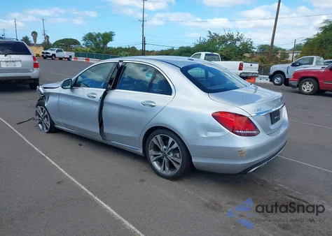 2019 Mercedes-Benz C 300 z USA, uszkodzony, nr VIN 55SWF8DB8KU294060